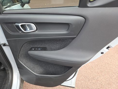 Used 2021 Volvo XC40 T5 R-Design w/ Climate Package image 19