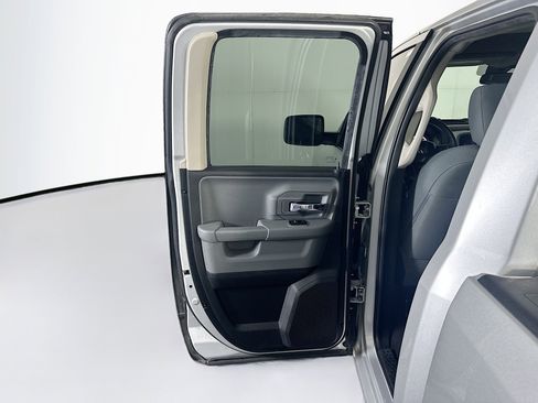 Used 2018 RAM 1500 Classic SLT image 26