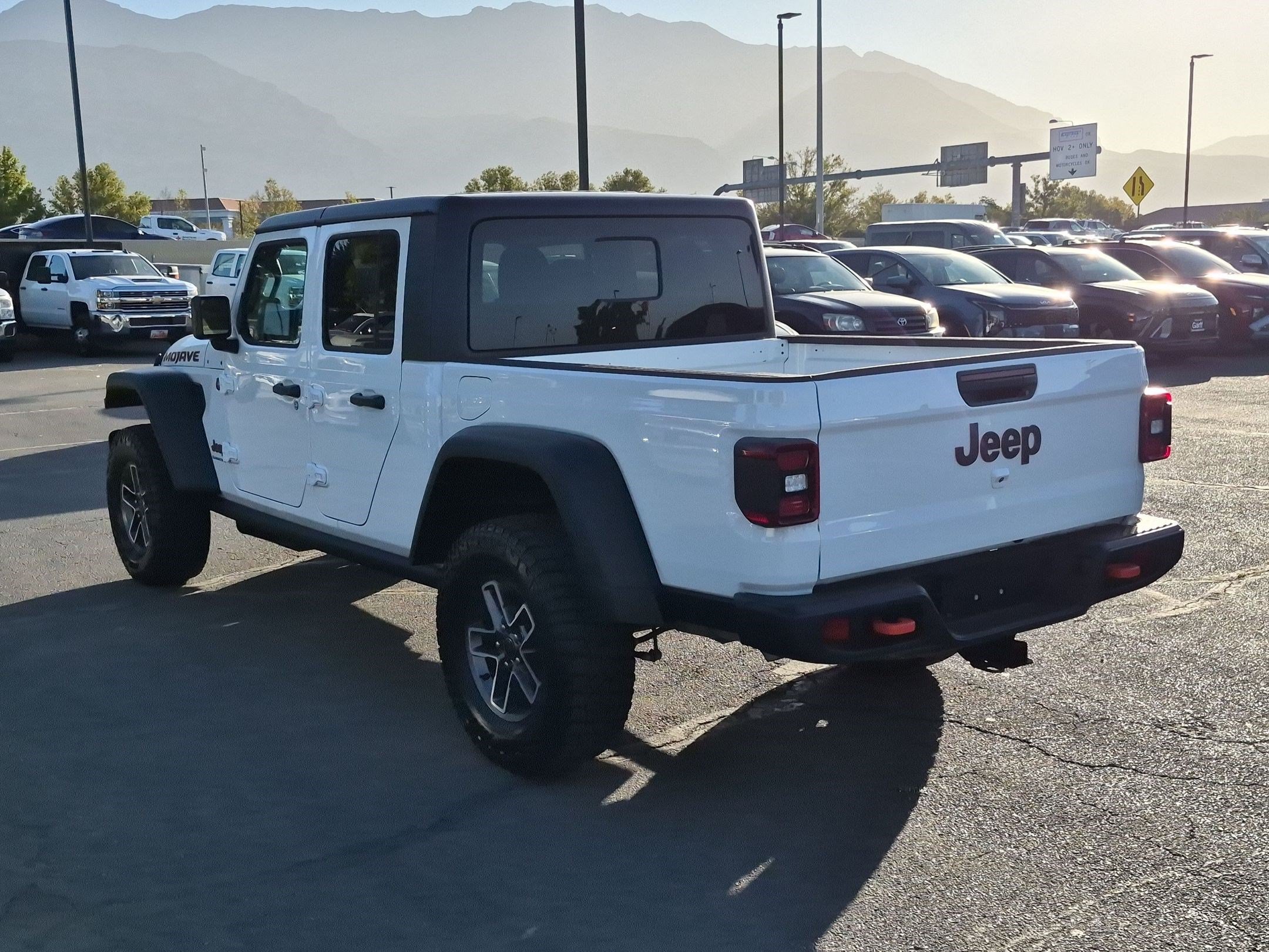 Used 2026 Jeep Gladiator Mojave AWD/4WD image 9
