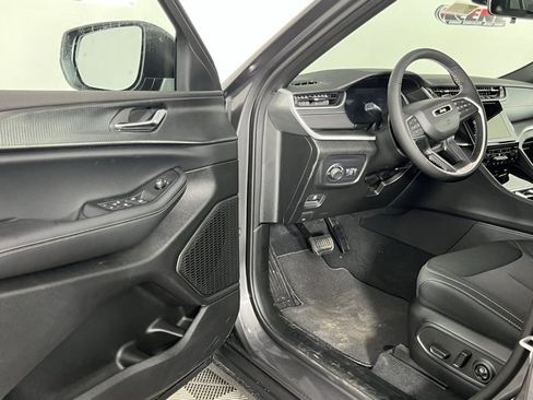 New 2025 Jeep Grand Cherokee Laredo X w/ Luxury Tech Group I image 23