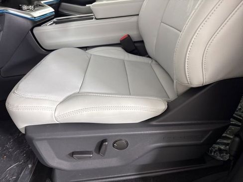 New 2025 Ford Expedition Max Platinum w/ Driver's Package image 15