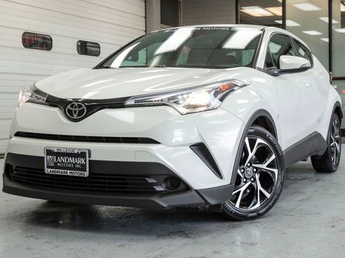 Used 2018 Toyota C-HR XLE image 2