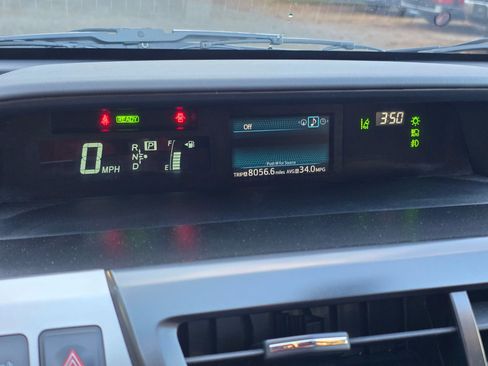 Used 2016 Toyota Prius V Five image 26