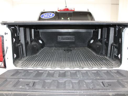 Used 2024 Chevrolet Colorado Z71 w/ Z71 Convenience Package 2 AWD/4WD image 28