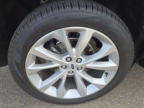 Used 2023 Ford Explorer Platinum w/ Technology Package image 15