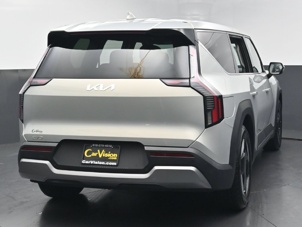 Used 2024 Kia EV9 Light RWD image 4