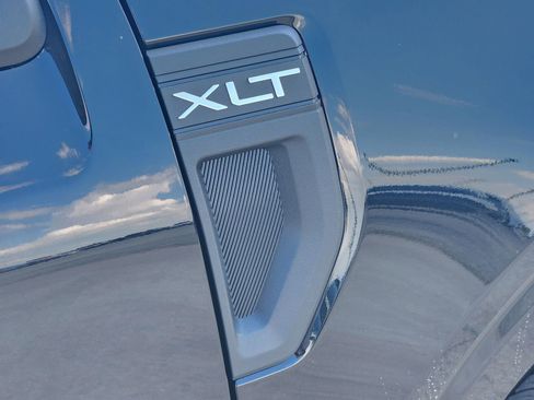 New 2025 Ford Maverick XLT image 9