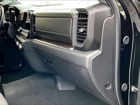 Used 2024 GMC Sierra 1500 Elevation w/ LPO, Elevation Black Package AWD/4WD image 15