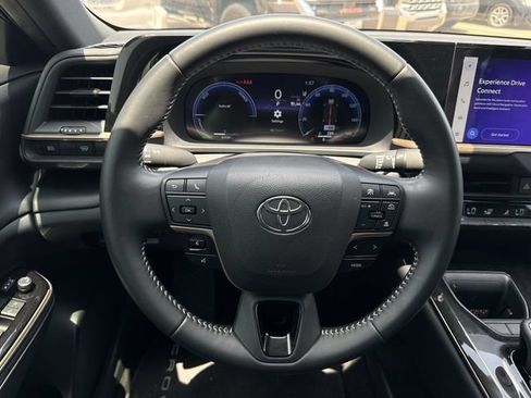 Used 2024 Toyota Crown AWD/4WD image 12