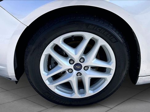 Used 2016 Ford Fusion SE w/ Equipment Group 202A image 10