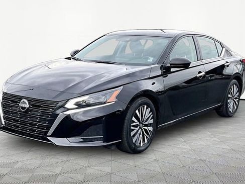 Used 2024 Nissan Altima 2.5 SV image 3