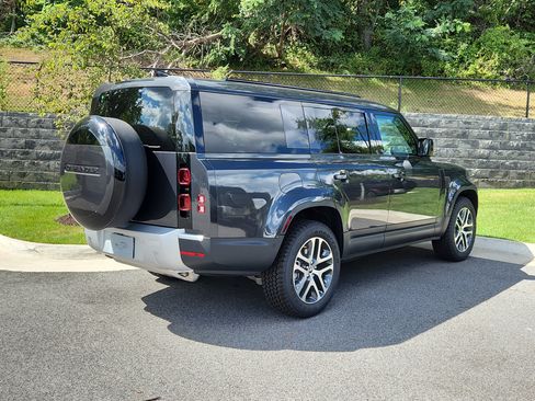 Used 2025 Land Rover Defender 130 S image 2