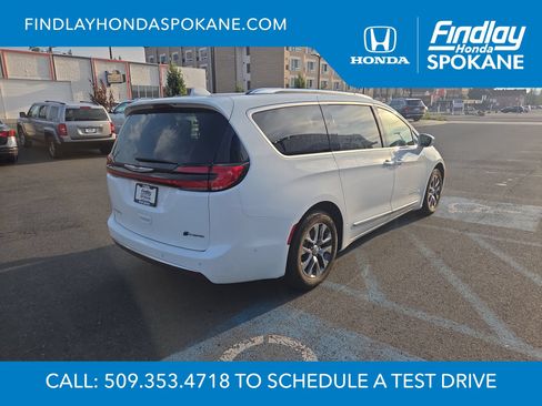 Used 2022 Chrysler Pacifica Pinnacle FWD image 5