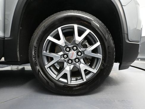 Used 2023 GMC Acadia SLT image 15