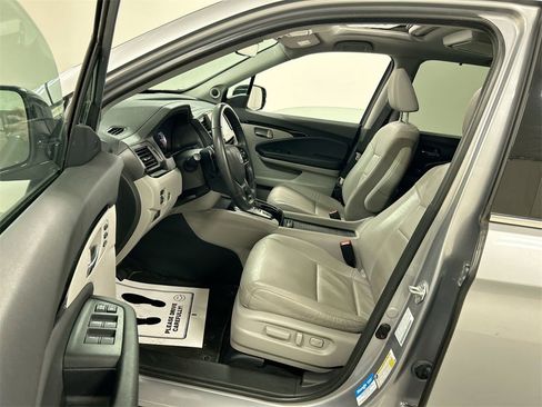 Used 2022 Honda Pilot Touring image 9