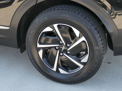 Used 2023 Kia Sportage LX image 10