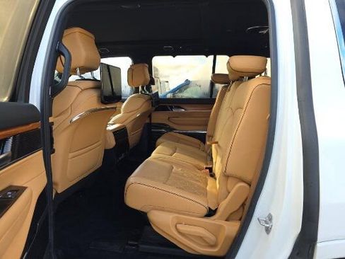 Used 2022 Jeep Grand Wagoneer Series III w/ Rear Seat Video Group 1 image 12