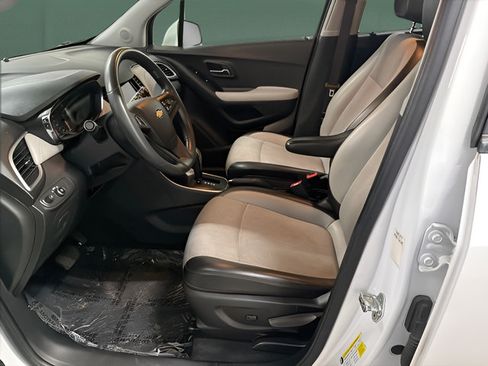 Used 2021 Chevrolet Trax LT FWD image 11