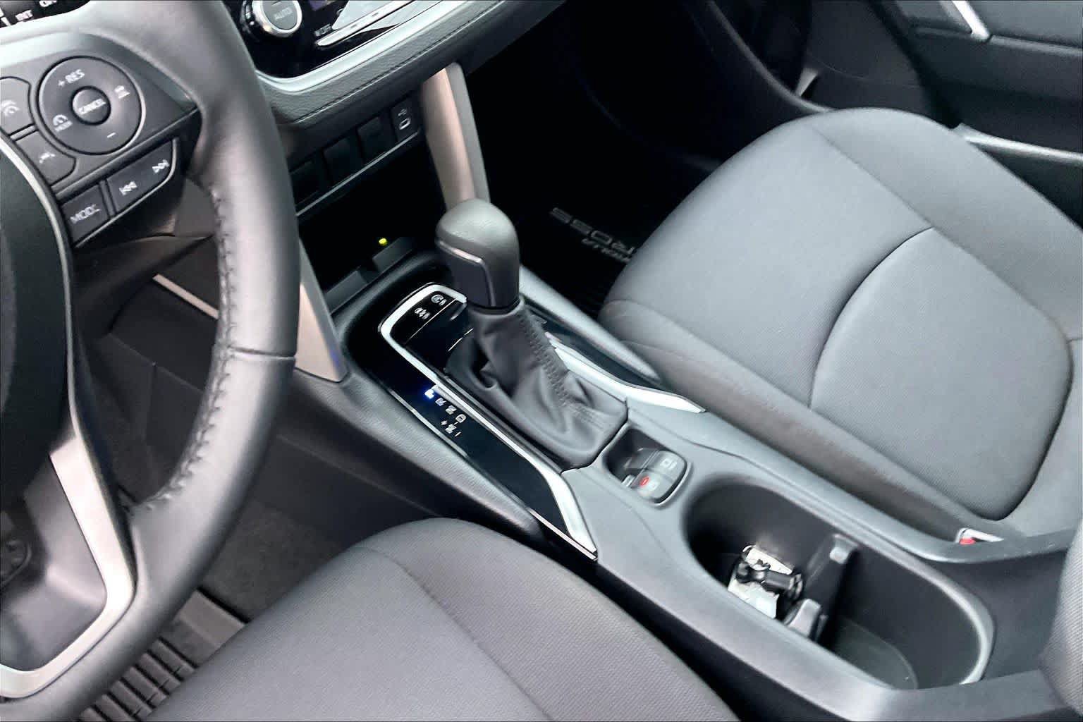 Used 2024 Toyota Corolla Cross LE AWD/4WD image 16