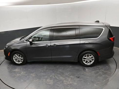 Used 2023 Chrysler Voyager LX image 25