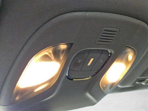 Used 2019 Jeep Compass Latitude FWD image 13