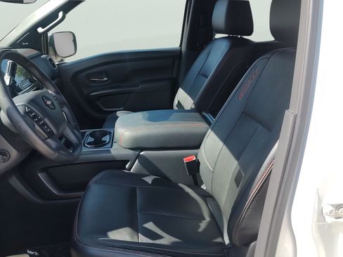 Used 2021 Nissan Titan PRO-4X w/ Pro-4x Convenience Package AWD/4WD image 10