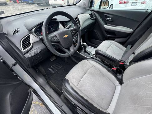 Used 2021 Chevrolet Trax LT FWD image 15