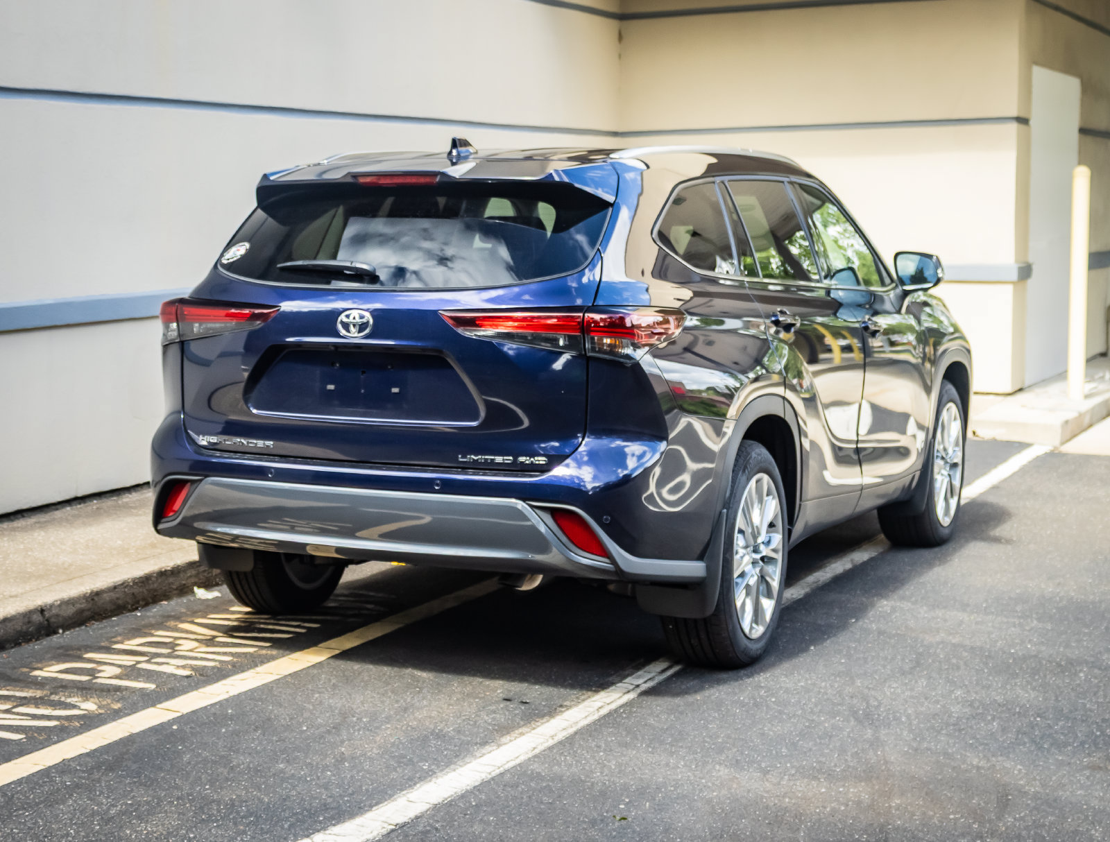 Used 2026 Toyota Highlander Limited AWD/4WD image 7