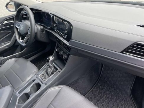 Used 2024 Volkswagen Jetta SE w/ Panoramic Sunroof Package FWD image 29