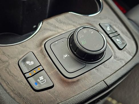 Used 2023 GMC Acadia Denali w/ Denali Technology Package AWD/4WD image 35