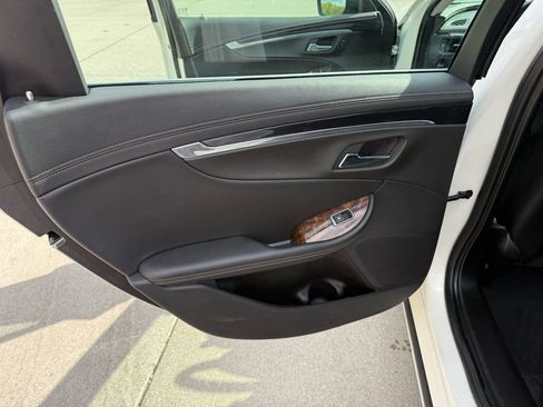 Used 2014 Chevrolet Impala LT w/ Convenience Package image 15