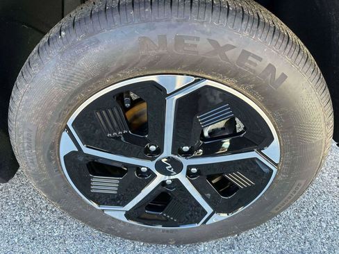 Certified 2025 Kia Niro EX image 37