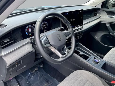 Used 2025 Volkswagen Tiguan S FWD image 17