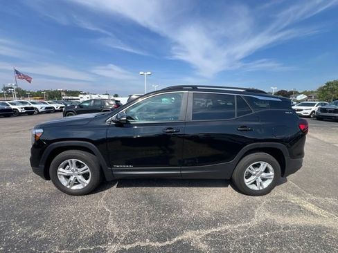 Used 2024 GMC Terrain SLE w/ Driver Convenience Package AWD/4WD image 9
