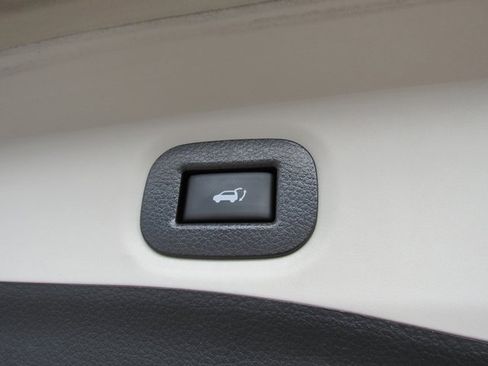 Used 2020 Nissan Rogue SV image 5