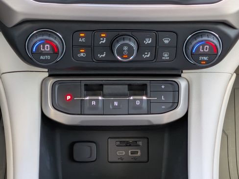 Used 2022 GMC Acadia Denali w/ Denali Ultimate Package FWD image 20