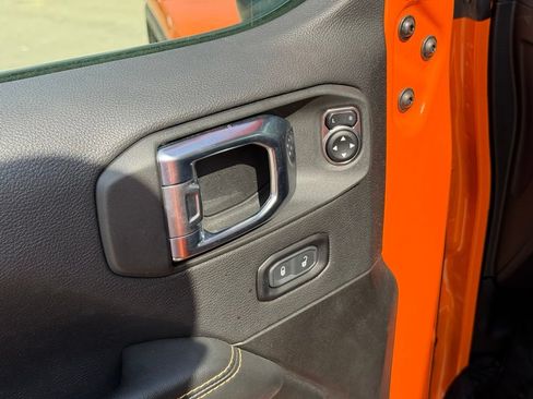 Used 2025 Jeep Wrangler Unlimited Sahara AWD/4WD image 11