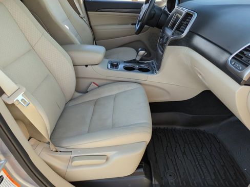 Used 2020 Jeep Grand Cherokee Laredo image 20