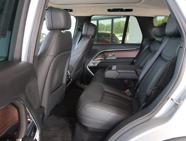 Used 2025 Land Rover Range Rover SE AWD/4WD image 32
