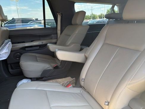 Used 2020 Ford Expedition Max XLT w/ Equipment Group 202A AWD/4WD image 6