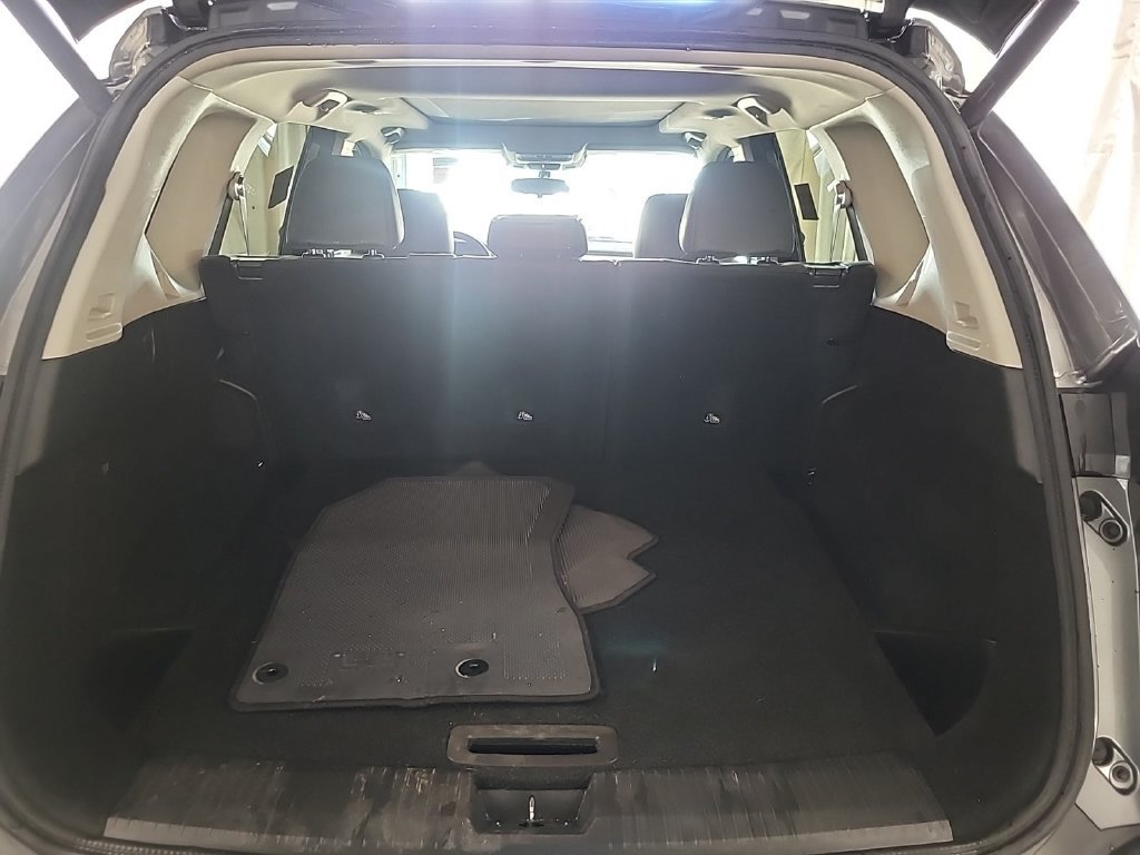 Used 2021 Nissan Rogue SV w/ Premium Package FWD image 8
