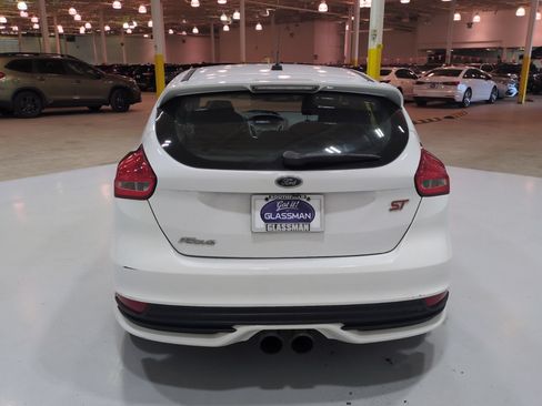 Used 2018 Ford Focus ST FWD image 5