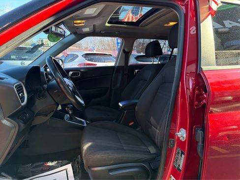 Used 2023 Hyundai Venue SEL FWD image 18