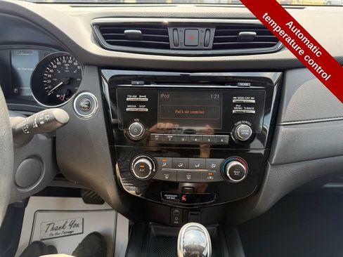 Used 2017 Nissan Rogue SV FWD image 22