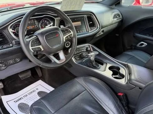 Used 2015 Dodge Challenger SXT Plus w/ Technology Group RWD image 7
