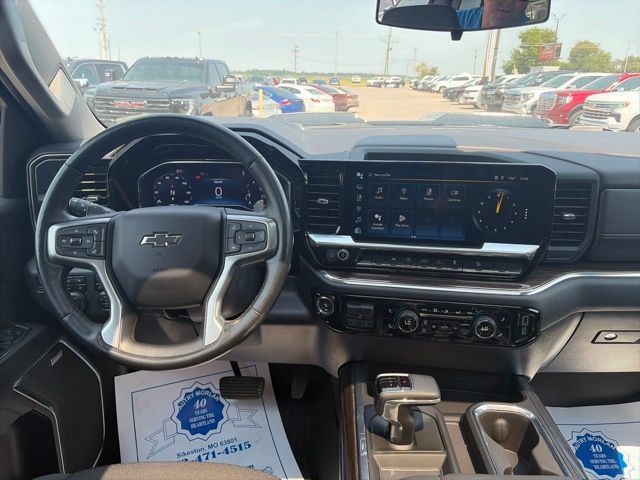 Used 2024 Chevrolet Silverado 1500 LT Trail Boss w/ Convenience Package II AWD/4WD image 14