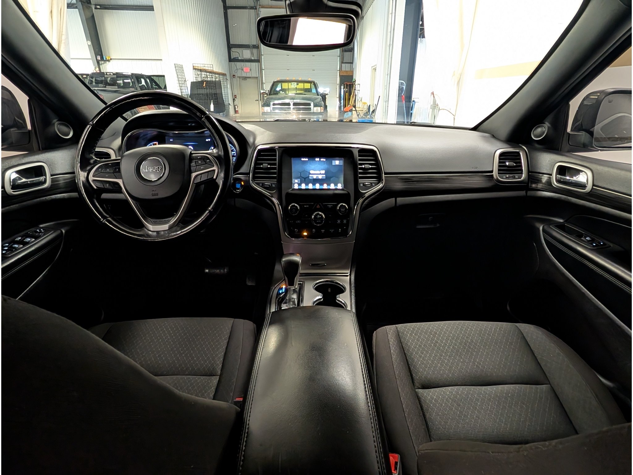 Used 2021 Jeep Grand Cherokee Laredo AWD/4WD image 10