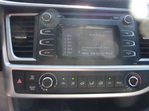 Used 2015 Toyota Highlander LE FWD image 10