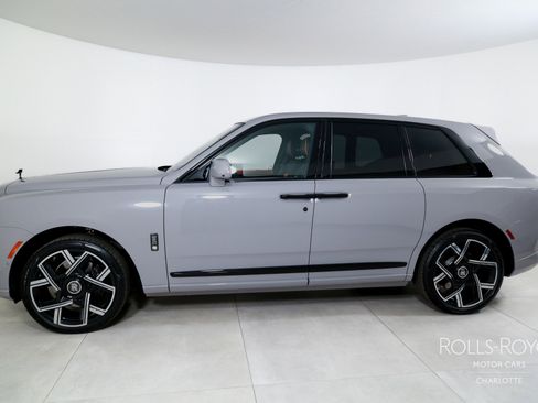 Used 2026 Rolls-Royce Cullinan Black Badge image 3