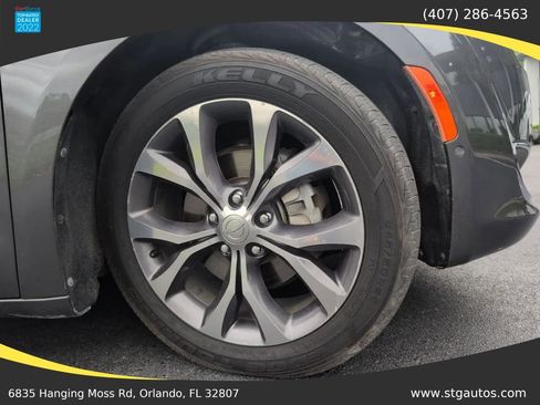 Used 2018 Chrysler Pacifica Limited w/ Tire & Wheel Group image 35